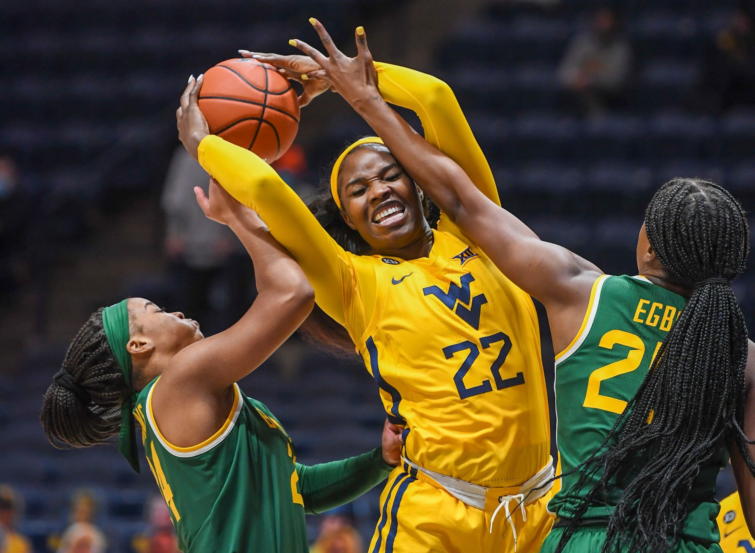 Two more WVU women's basketball players enter transfer portal, Mountaineers to host Iowa State on Wednesday